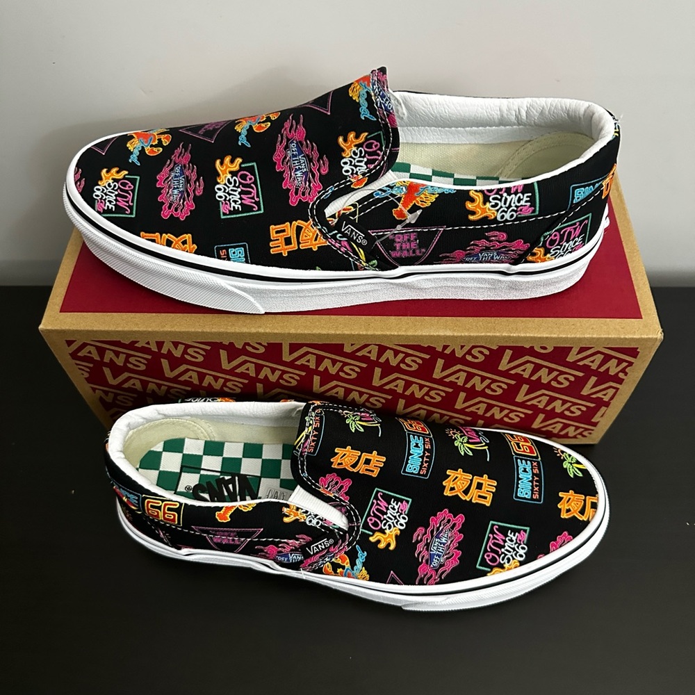 CLASSIC SLIP ON VANS MARKET GRAPHIC PRINT SNEAKER.NIB-MENS 8/WOMEN 9.5